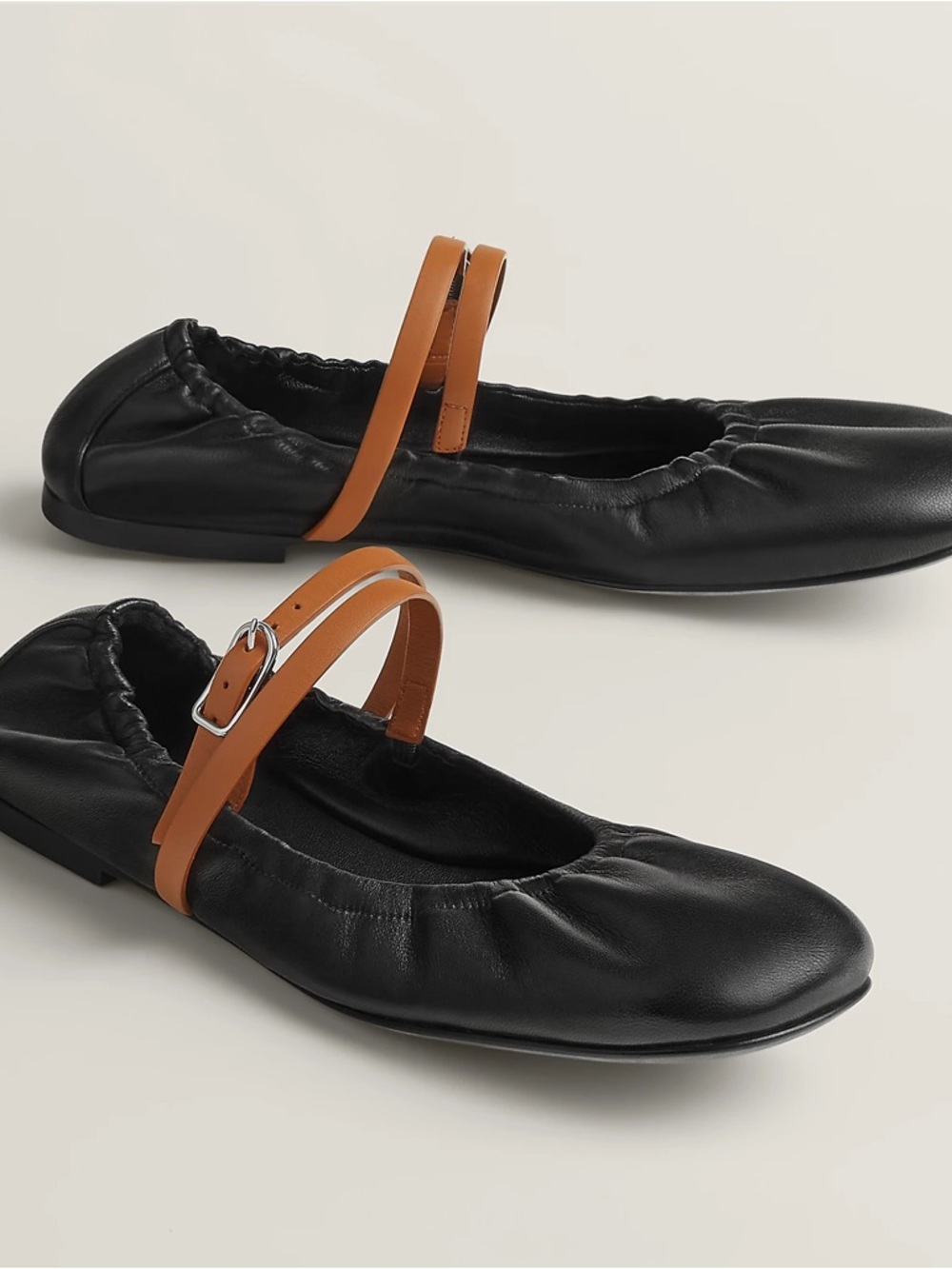Hermes Jolly Ballet Flat in Noir / Naturel